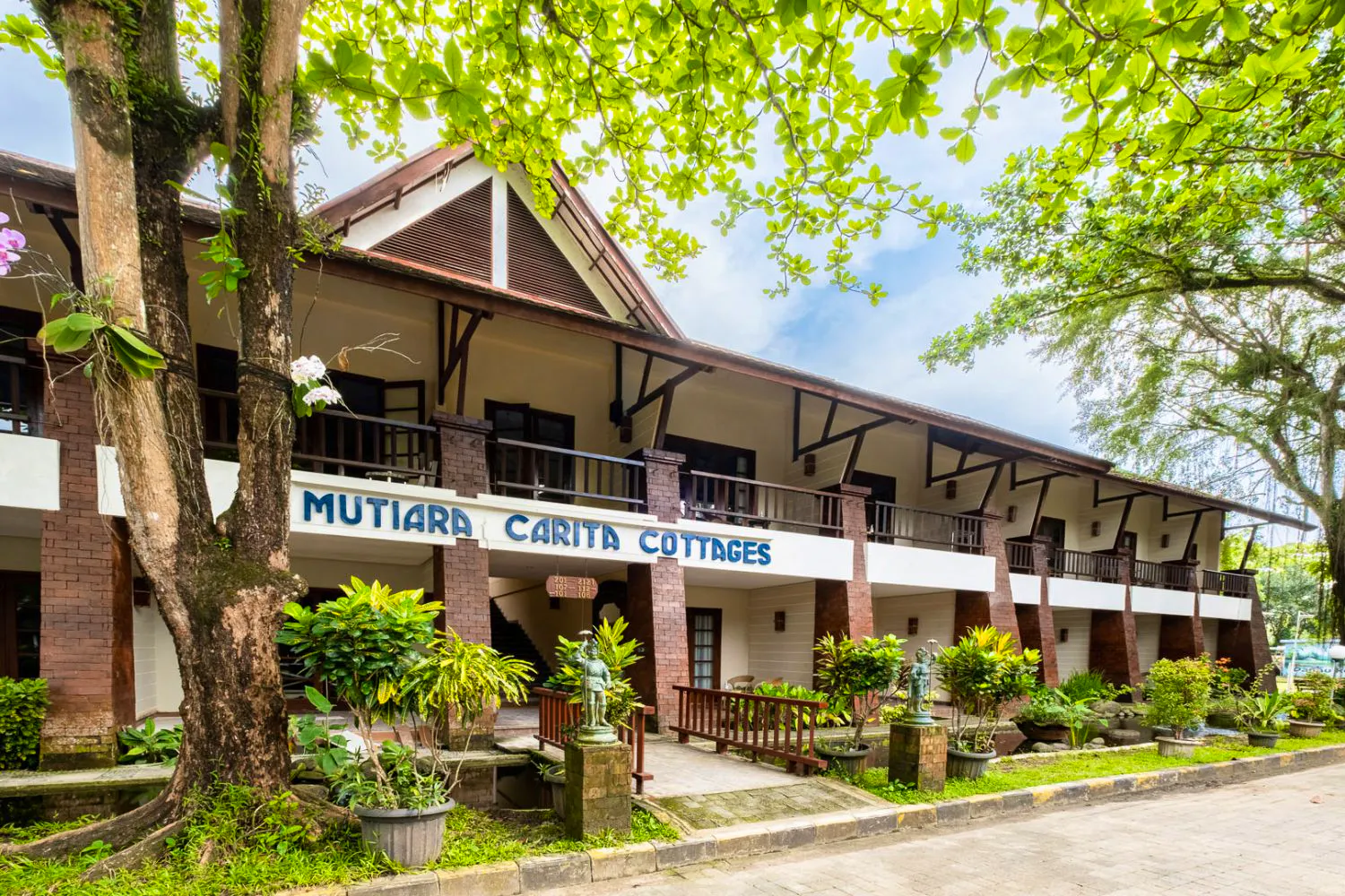 Mutiara Carita Cottages in Labuhan, Indonesien - Hotel von außen &nbsp;&ndash;&nbsp;&copy;&nbsp;Mutiara Carita Cottages