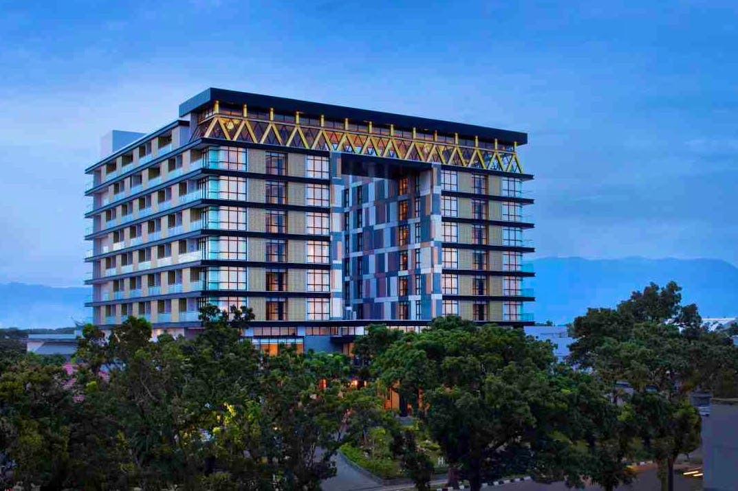 Hotel Santika Premiere Padang in Padang, Indonesien - Hotel von außen &nbsp;&ndash;&nbsp;&copy;&nbsp;Hotel Santika Premiere Padang