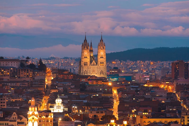 Quito bei Nacht - &copy;pop_gino - stock.adobe.com