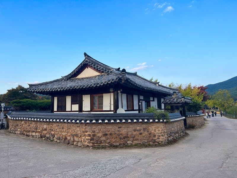 Häuser im Andong Hahoe - &copy;TravelTelly - stock.adobe.com