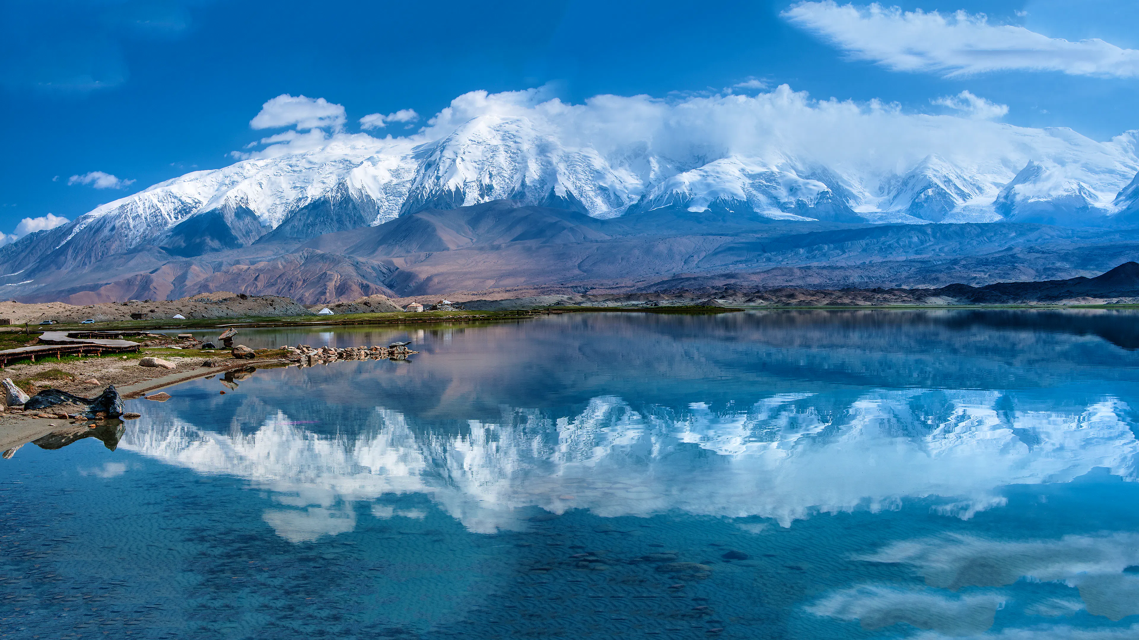 Karakol-See (Xinjiang, China)&nbsp;&ndash;&nbsp;&copy;&nbsp;ILIN WU - stock.adobe.com