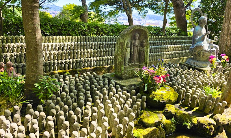  Kamakura, Hase-dera-Tempel, Jizo-Statuen - &copy; Vivien Fiedler - Eberhardt TRAVEL