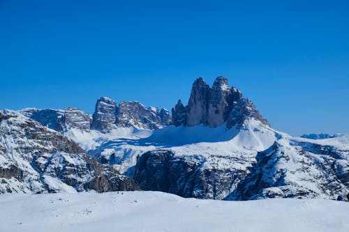 Blick vom Hochplateau Plätzwiese auf die Drei Zinnen &ndash; &copy; Iwona - stock.adobe.com