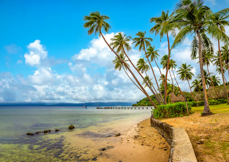Strand auf der Fidschi-Insel Vanua Levu bei Savusavu - &copy;Luis - stock.adobe.com