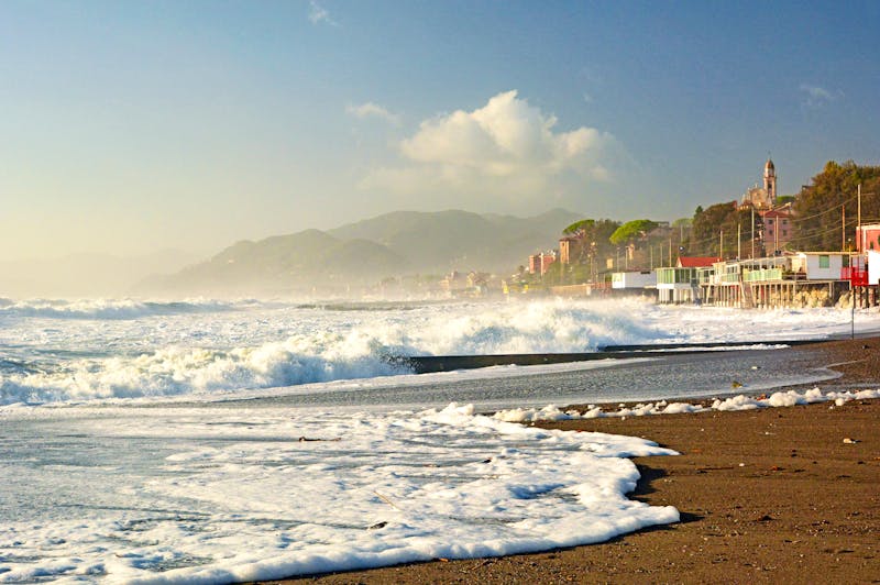 Strand von Cavi di Lavagna in Ligurien - &copy;Bluchiavari - stock.adobe.com