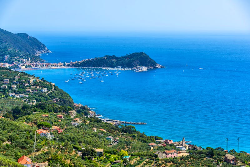 Die ligurische Küste bei Lavagna und Sestri Levante - &copy;Fabio Lotti - stock.adobe.com