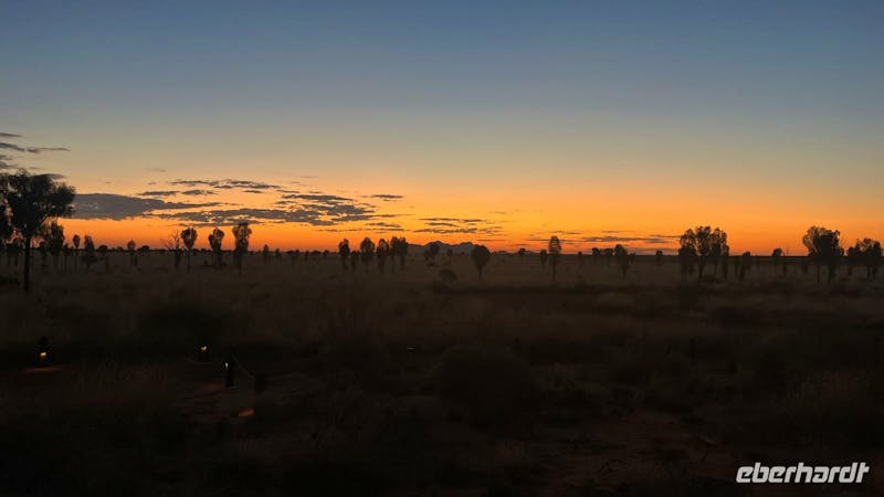 Sonnenuntergang hinter den Kata Tjutas - &copy;Valentin Meyer-Plath - Eberhardt TRAVEL
