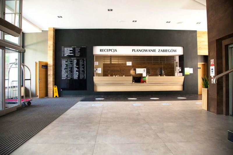 Rezeption im Hotel Muszelka &ndash; &copy;IdeaSpa Travel