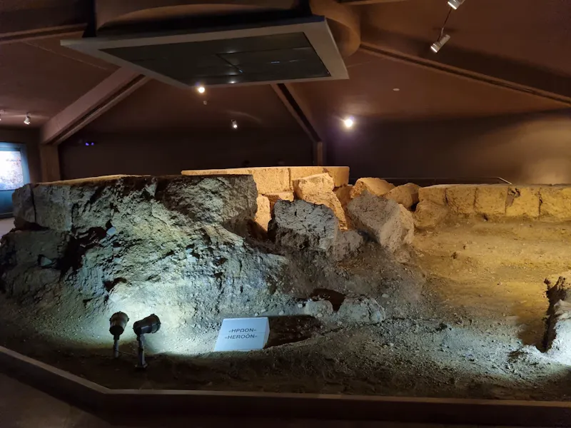 Vergina - Heroon (Heiligtum bzw. Grabdenkmal eines Heros) - &copy;Katrin Deutschbein - Eberhardt TRAVEL