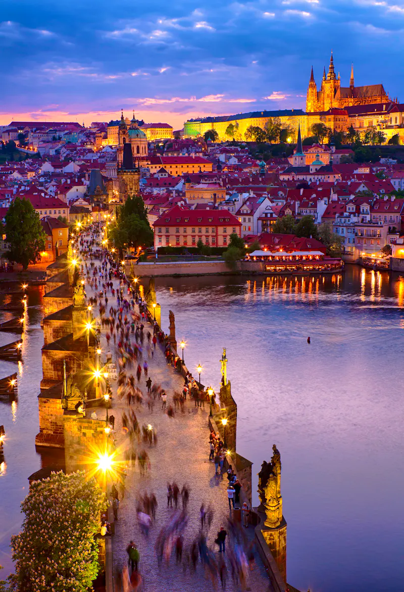 Prag - Blick auf Karlsbrücke, Moldau und Prager Burg am Abend - &copy;Arcady - stock.adobe.com