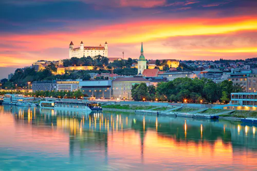 Bratislava - Blick auf Donau und Burg am Abend &ndash; &copy; Rudolf Balasko - Adobe Stock