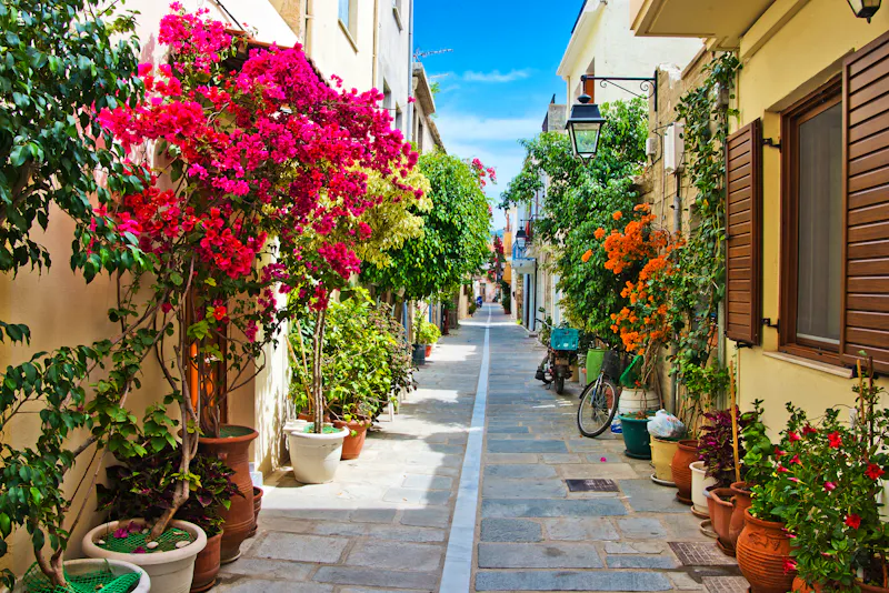 Eine schmale Gasse in Rethymno - &copy;andriigorulko - stock.adobe.com