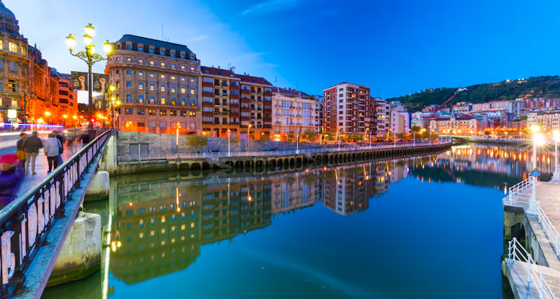 Brücke über den Fluss Nervión in Bilbao - &copy;JUAN CARLOS MUNOZ - stock.adobe.com
