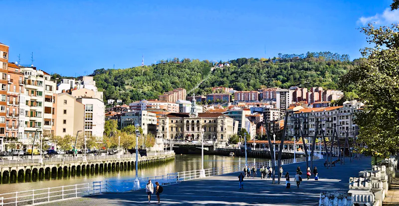 Bilbao Rathaus und Standseinbahn - &copy;Ria Heilmann - Eberhardt TRAVEL