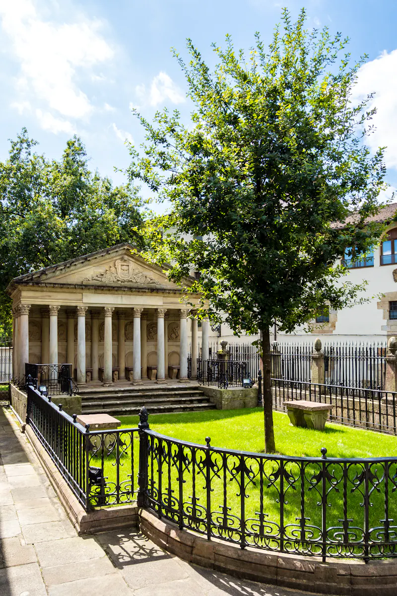 Die neue Eiche von Gernika-Lumo - &copy;rudiernst - stock.adobe.com