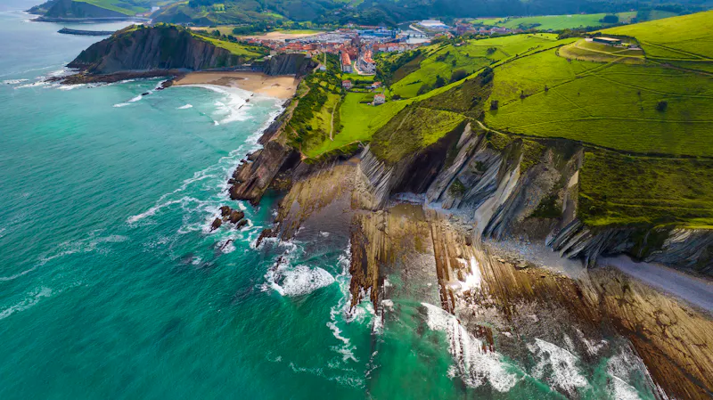 Flysch-Formationen, Zumaia - &copy;Fotos ZonaFreeDrone - stock.adobe.com