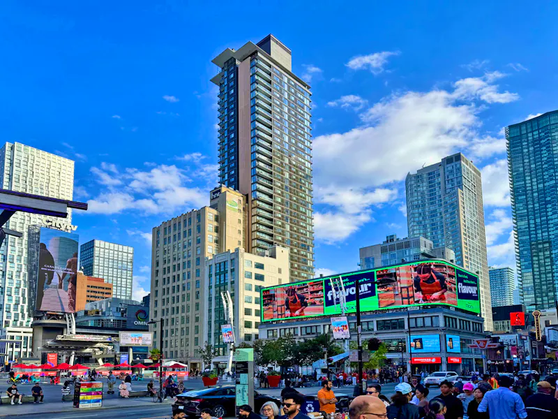 Dundas Square in Toronto - &copy;Andreas Wolfsteller - Eberhardt TRAVEL