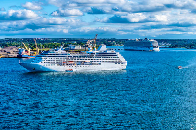 Kreuzfahrtschiffe im Hafen von Sydney - Cape Breton Island - &copy;Nicola - stock.adobe.com
