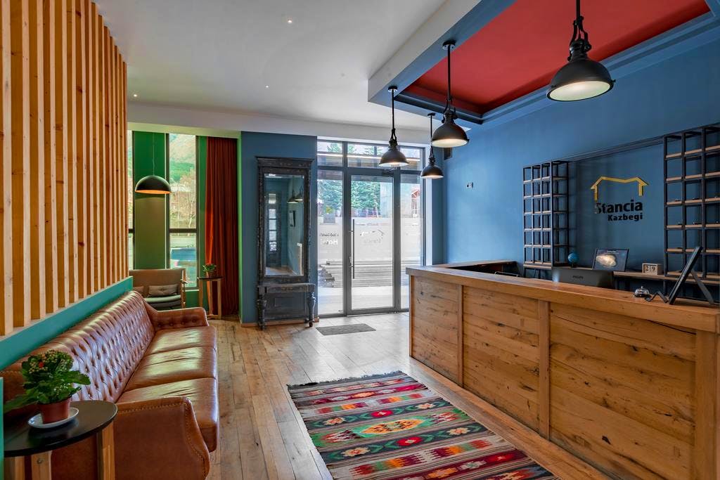 Georgien, Kazbegi, Hotel Stancia, Lobby und Rezeption&nbsp;&ndash;&nbsp;&copy;&nbsp;Armenia Holidays