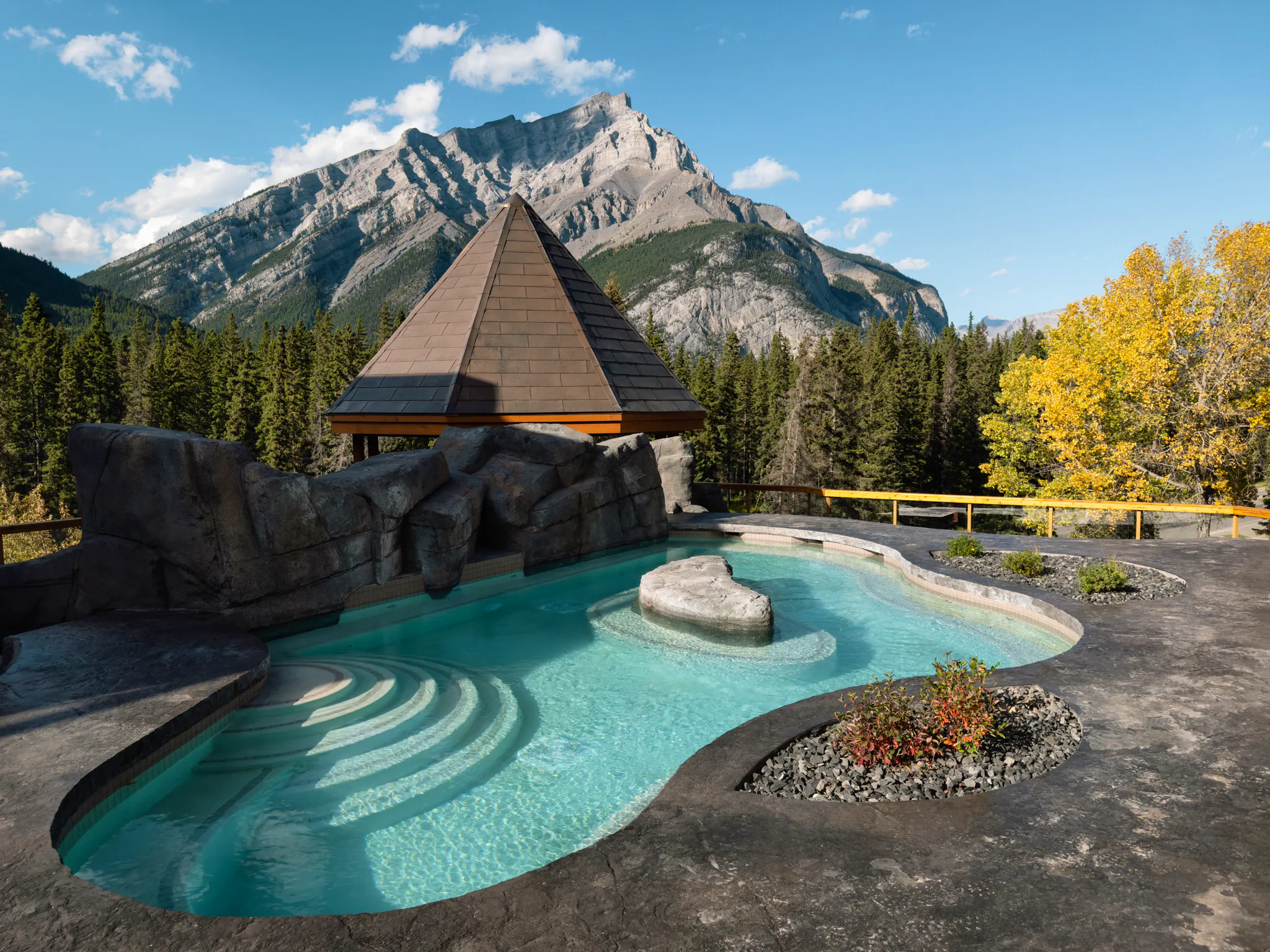 Hotel Canoe & Suites - Pool&nbsp;&ndash;&nbsp;&copy;&nbsp;Hotel Canoe & Suites