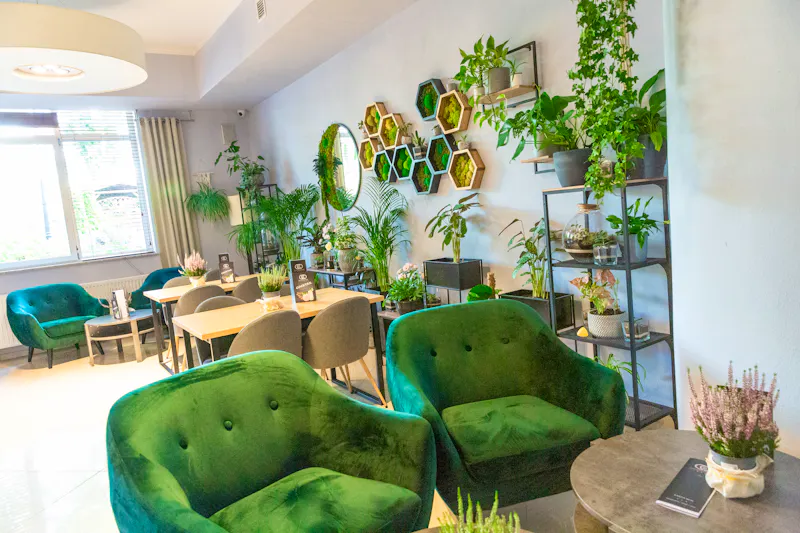 Cafe im Hotel Kaisers Garten &ndash; &copy;Tetyana Vysochanska Photgraphy