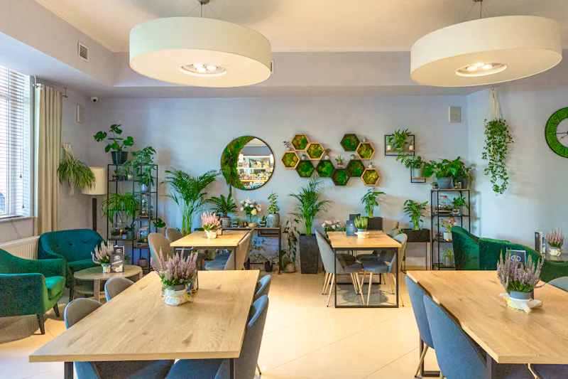 Cafe im Hotel Kaisers Garten &ndash; &copy;Tetyana Vysochanska Photgraphy