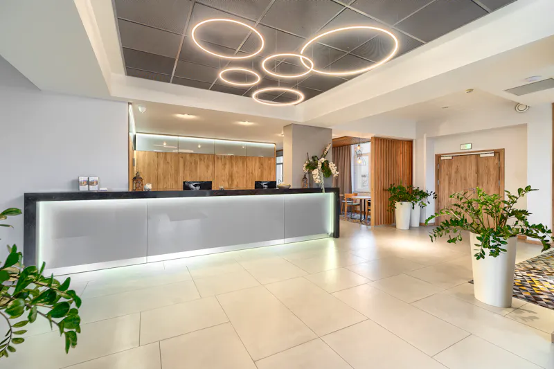 Rezeption im Hotel Afrodyta Spa &ndash; &copy;IdeaSpa Travel