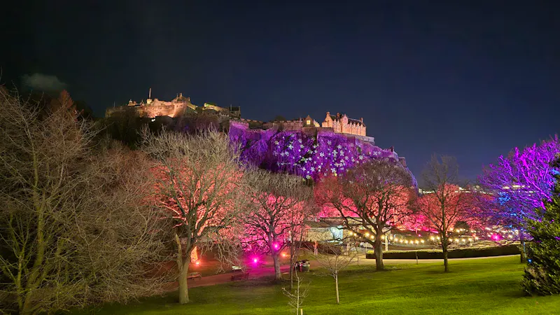 Edinburgh: Weihnachtsmarkt - &copy;Sinah Witzig - Eberhardt TRAVEL