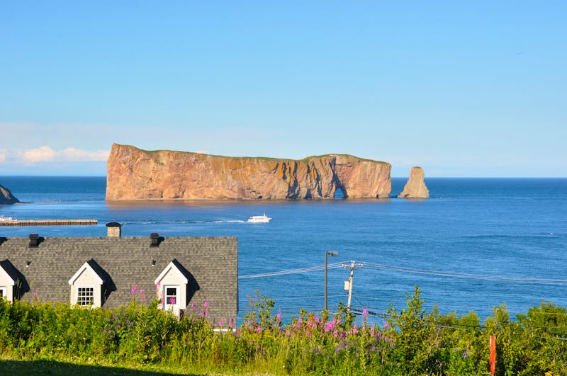 Felseninsel Perce Rock vor der Insel Bonaventure - Atlantik-Kanada - &copy;gmoulart - stock.adobe.com