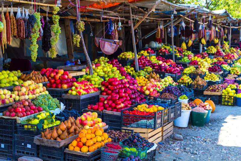 Obst und Gemüse auf einem Markt in Georgien - &copy;askaternoy - stock.adobe.com
