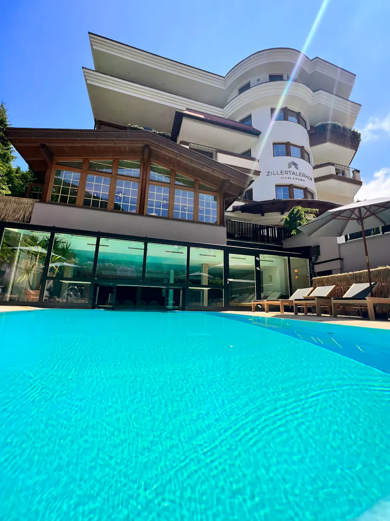Hotel Zillertalerhof in Mayrhofen - Pool Außenansicht  &ndash; &copy;Hotel Zillertalerhof in Mayrhofen