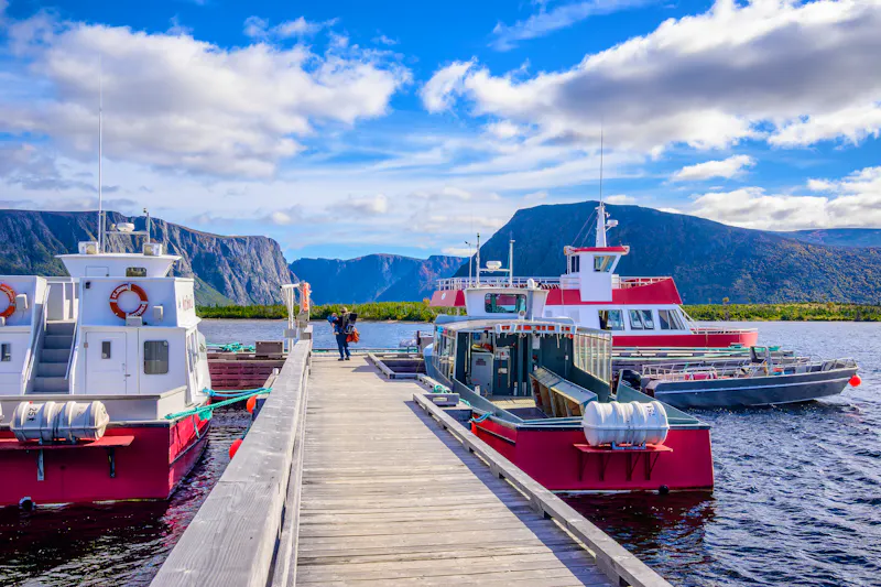 Bootstour am Western Brook Pond - &copy;Michael Connor Photo - stock.adobe.com