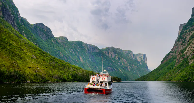 Bootsfahrt im Western Brook Pond - &copy;Reimar Gaertner - stock.adobe.com