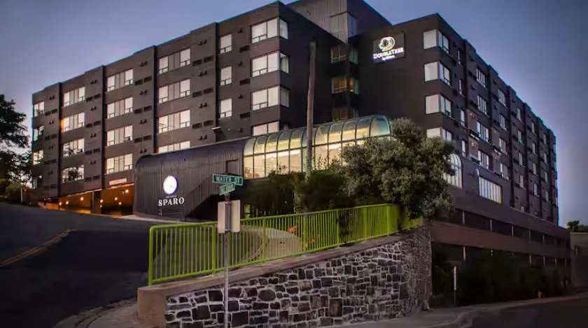 DoubleTree by Hilton St. John's Harbourview in St. John's, Kanada - Hotel von außen &nbsp;&ndash;&nbsp;&copy;&nbsp;DoubleTree by Hilton St. John's Harbourview