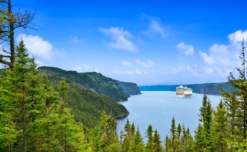Kreuzfahrtschiff im Saguenay Fjord - &copy;NAN - stock.adobe.com