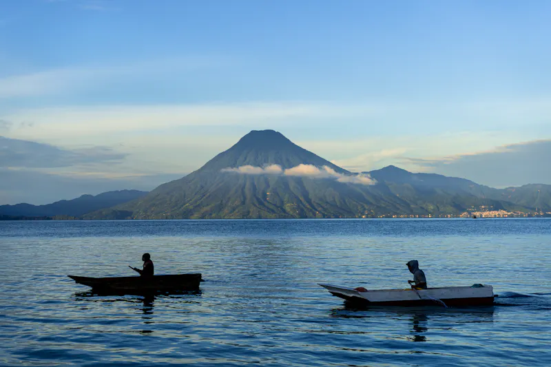 Atitlán-See und Vulkan San Pedro - &copy;Jose de jesus churion del vecchio - stock.adobe.com