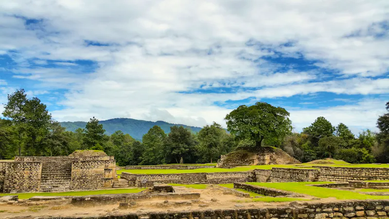 Die Ruinen von Iximche - &copy;Cristyan - stock.adobe.com