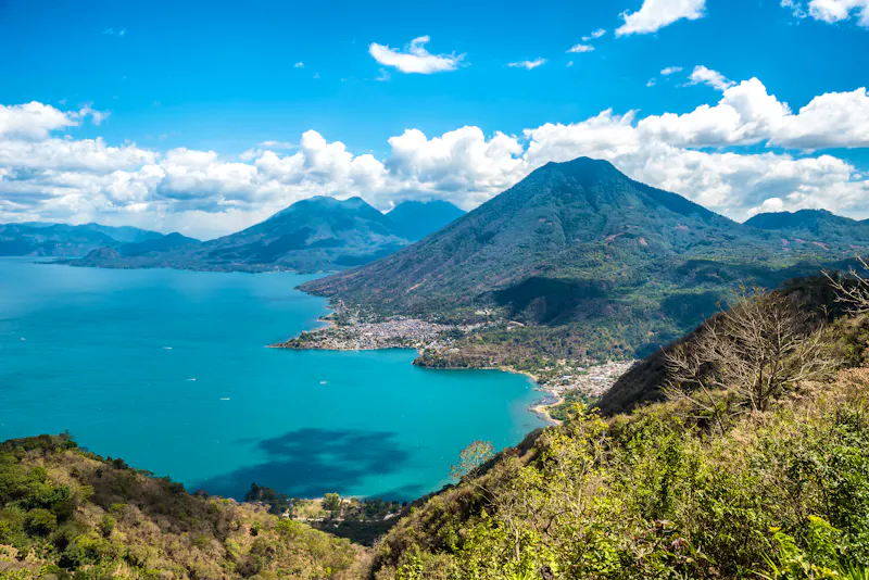  Die drei Vulkane San Pedro, Atitlán und Tolimán am  - &copy;Simon Dannhauer - stock.adobe.com