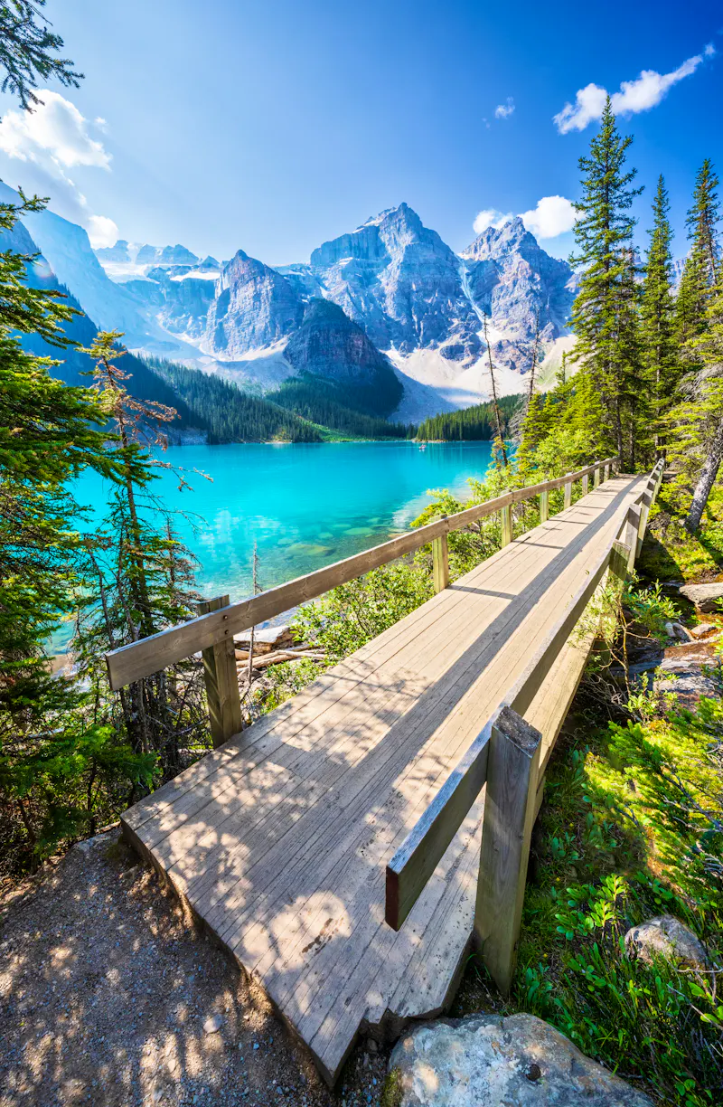 Moraine Lake im Banff Nationalpark - Rocky Mountains - &copy;Earth Pixel LLC. - stock.adobe.com