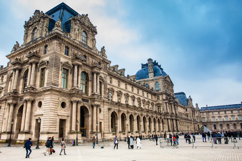 Das Louvre Museum, Paris - &copy;anamejia18 - stock.adobe.com