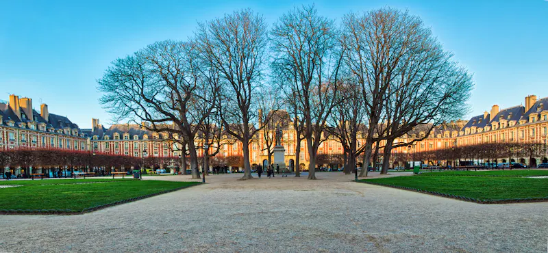 Place des Vosges im  Marais-Viertel, Paris - &copy;UlyssePixel - stock.adobe.com