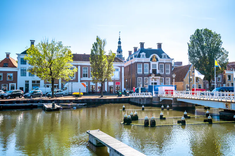 Stadthaus und Hafen von Harlingen - &copy;Sina Ettmer - stock.adobe.com