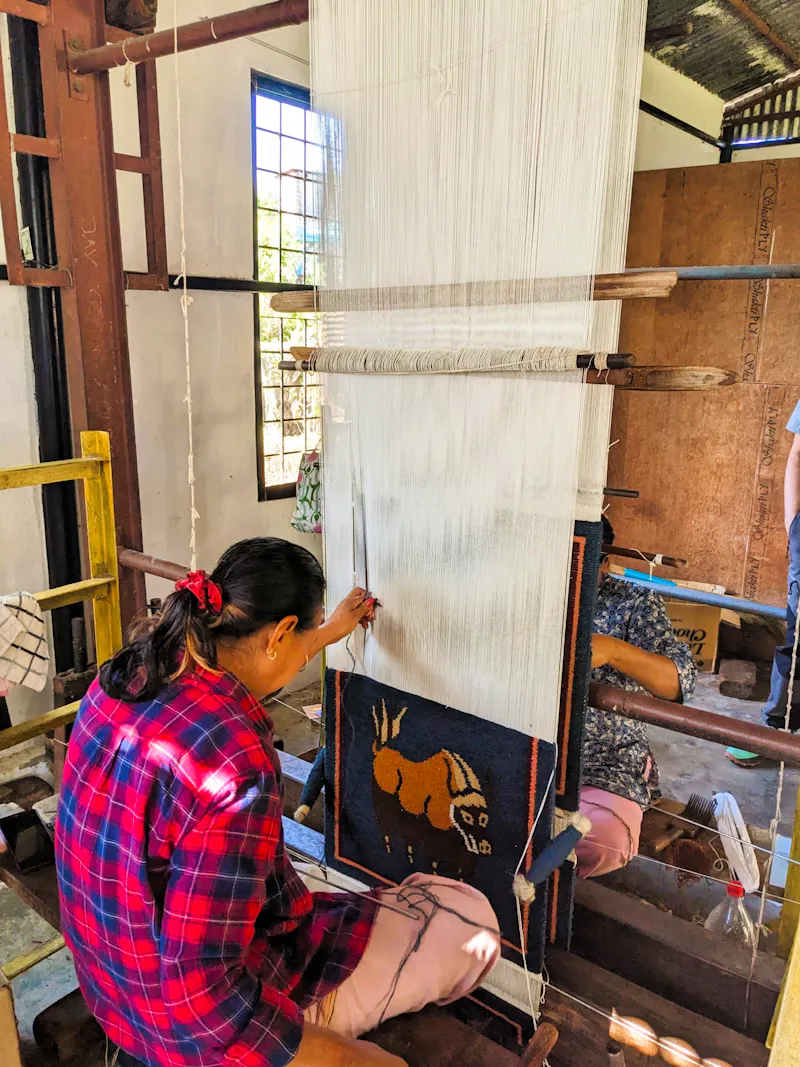 Tibetische Teppichknüpferei in Pokhara, Nepal - &copy;Teresa Rumpel - Eberhardt TRAVEL