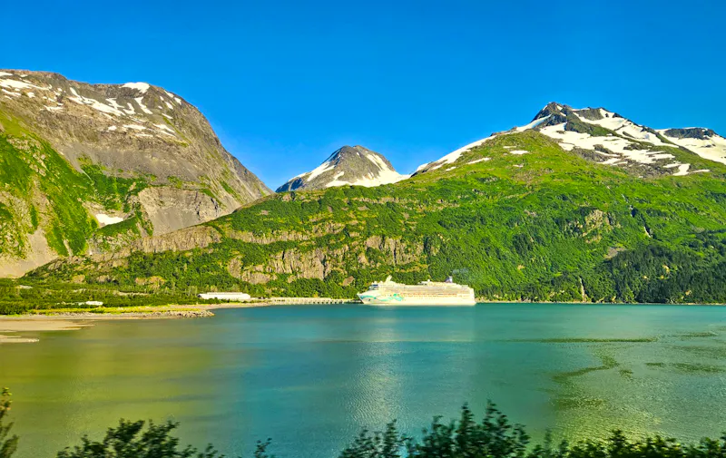 Unser NCL-Kreuzfahrtschiff im Hafen von Whittier - &copy;Petra Hady - Eberhardt TRAVEL
