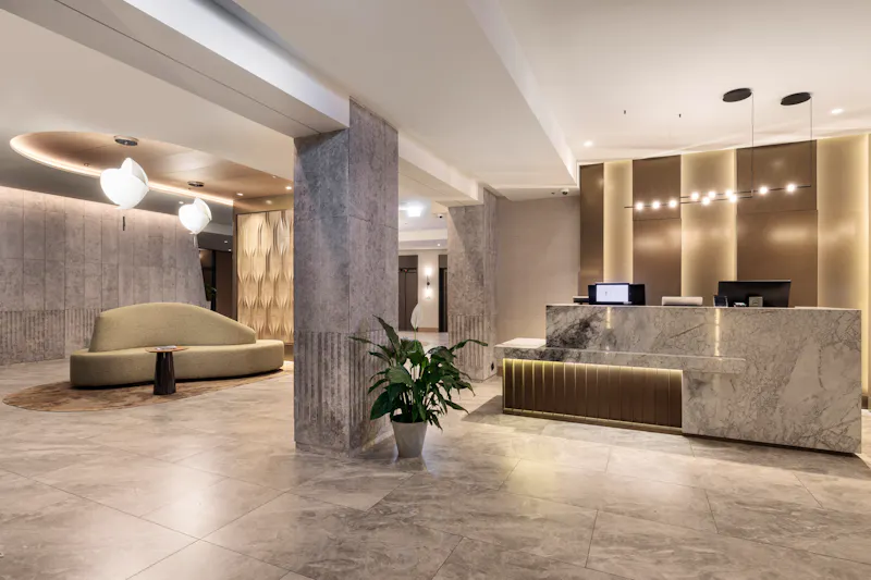 Rezeption im Marine Hotel &ndash; &copy;Zdrojowa Gruppe