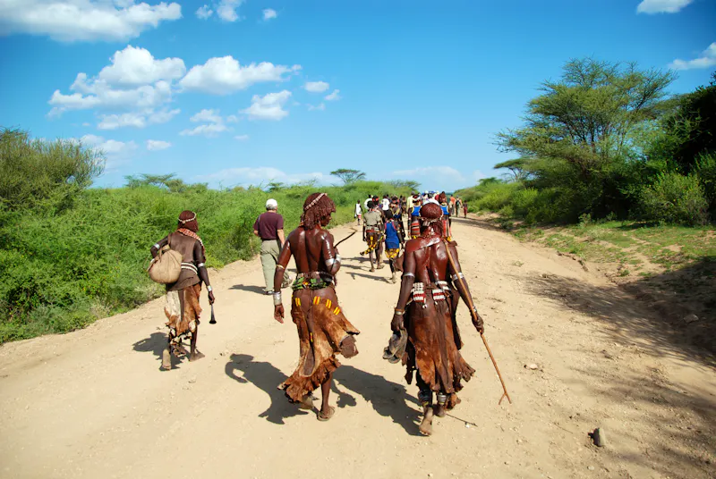 Auf dem Weg zum Dorf der Turmi - &copy;lino beltrame - stock.adobe.com