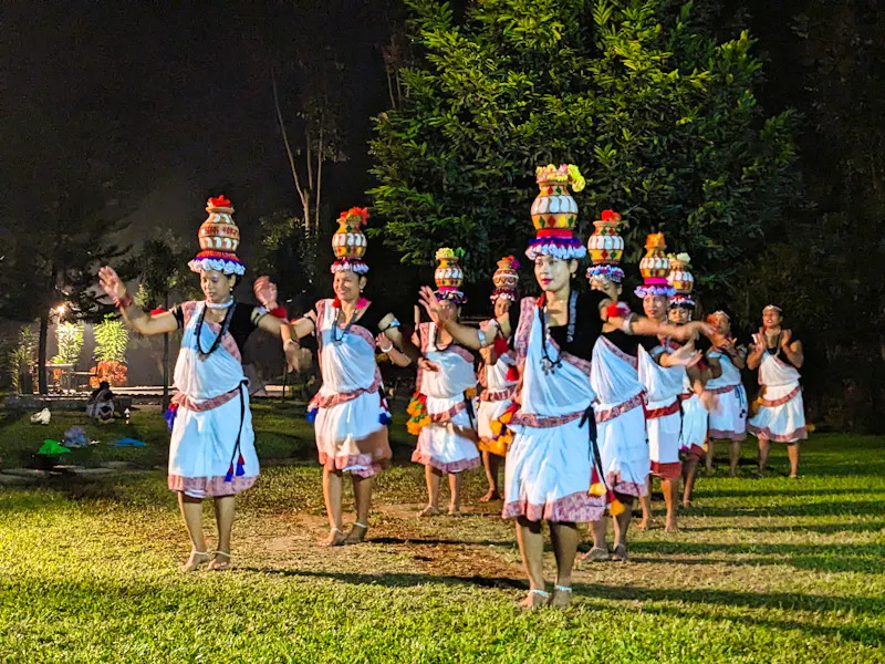 Tanzauffhrung der Tharu im Chitwan Nationalpark - &copy;Teresa Rumpel - Eberhardt TRAVEL