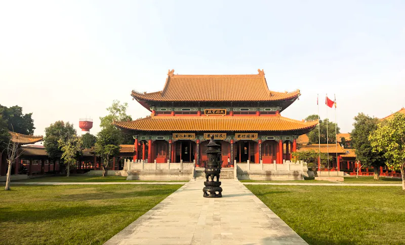 Chinesischer Tempel des Lumbini Sanskritiks Lumbini  - &copy;Teresa Rumpel - Eberhardt TRAVEL