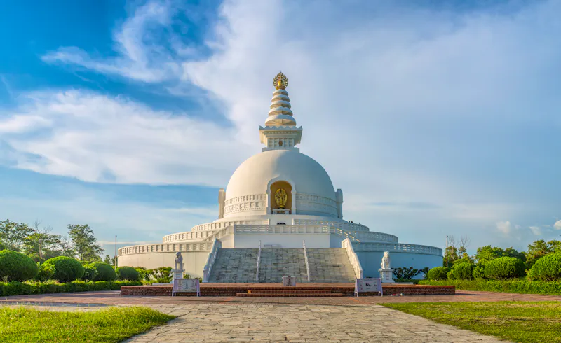 Die Weltfriedenspagode in Lumbini - &copy;Filip - stock.adobe.com