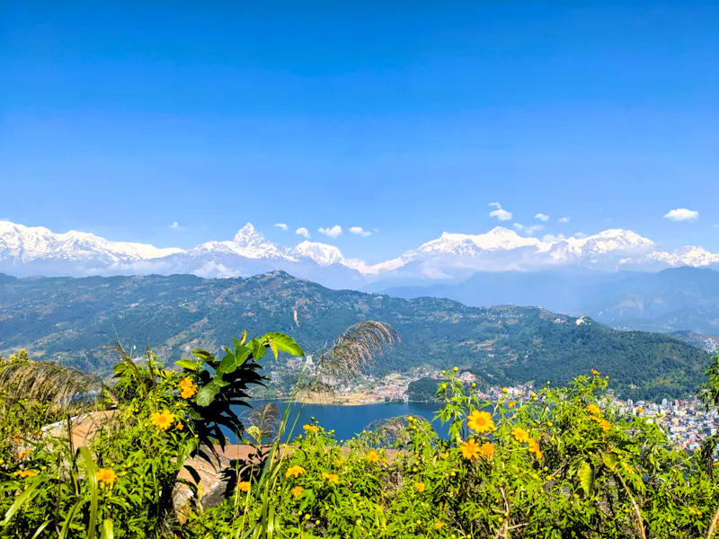 World Peace Pagode mit Blick auf Annapurna-Massiv, Pokhara  - &copy;Teresa Rumpel - Eberhardt TRAVEL